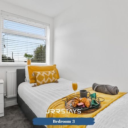 Wolverhampton - Amazing 3 Bedroom, Sleeps 6, Wi-Fi - Jrr Stays المظهر الخارجي الصورة