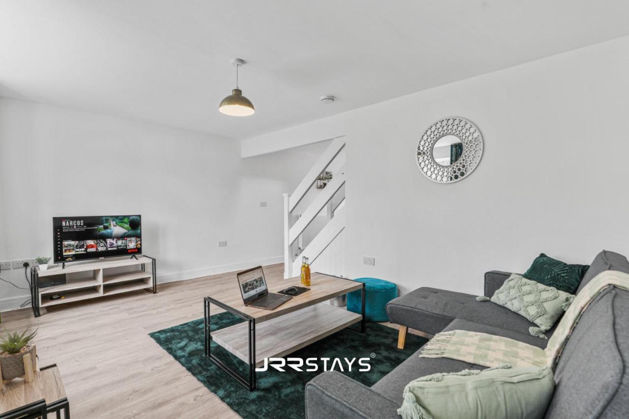 Wolverhampton - Amazing 3 Bedroom, Sleeps 6, Wi-Fi - Jrr Stays المظهر الخارجي الصورة