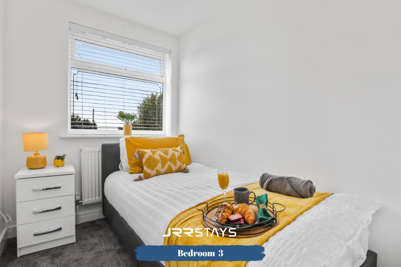 Wolverhampton - Amazing 3 Bedroom, Sleeps 6, Wi-Fi - Jrr Stays المظهر الخارجي الصورة