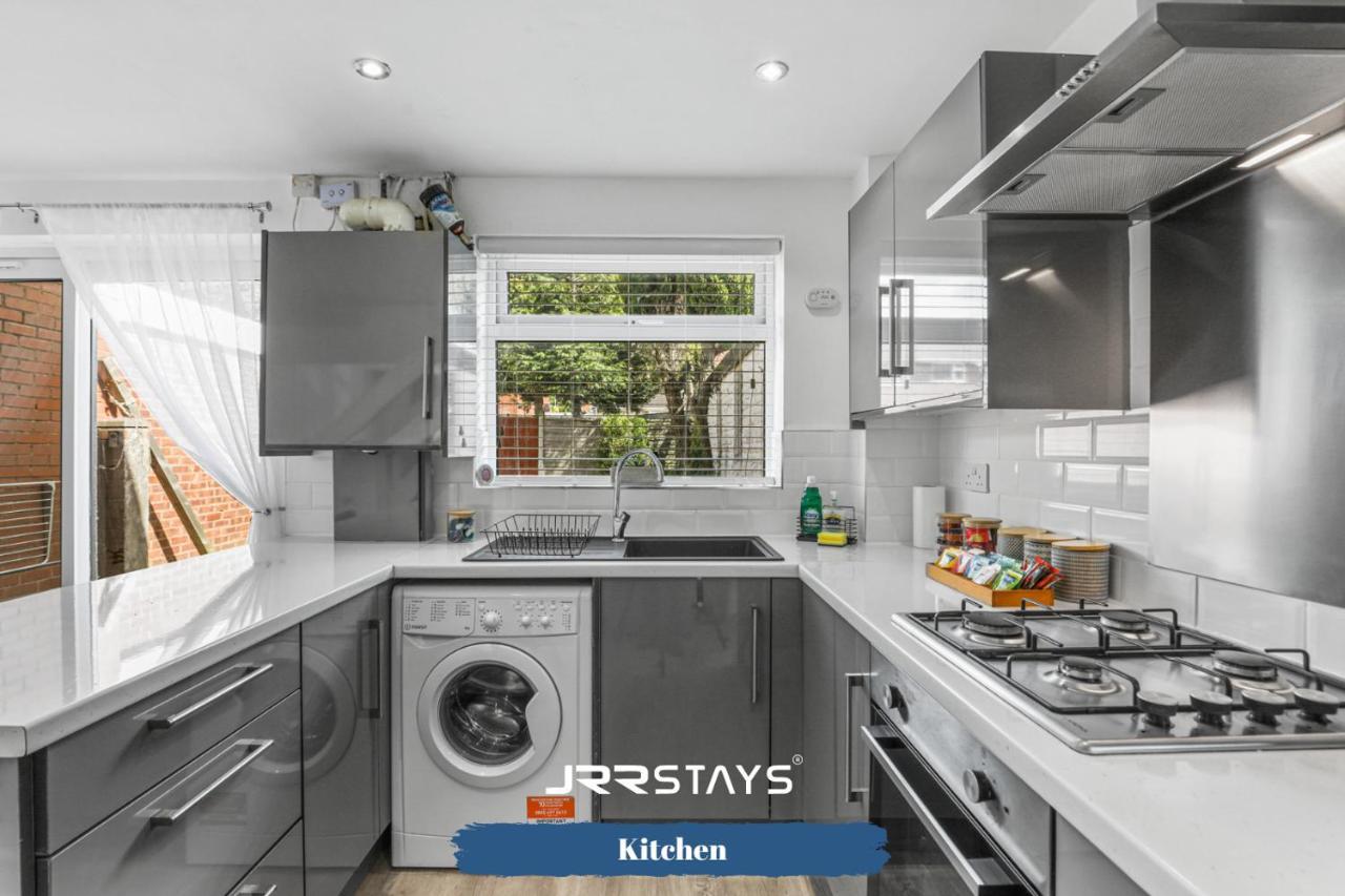 Wolverhampton - Amazing 3 Bedroom, Sleeps 6, Wi-Fi - Jrr Stays المظهر الخارجي الصورة