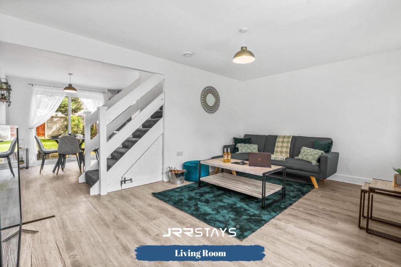 Wolverhampton - Amazing 3 Bedroom, Sleeps 6, Wi-Fi - Jrr Stays المظهر الخارجي الصورة