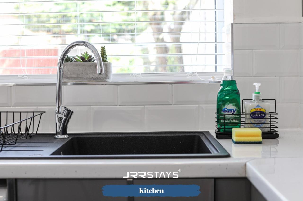 Wolverhampton - Amazing 3 Bedroom, Sleeps 6, Wi-Fi - Jrr Stays المظهر الخارجي الصورة