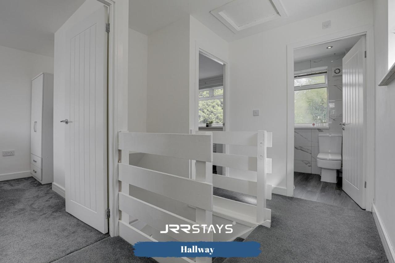 Wolverhampton - Amazing 3 Bedroom, Sleeps 6, Wi-Fi - Jrr Stays المظهر الخارجي الصورة