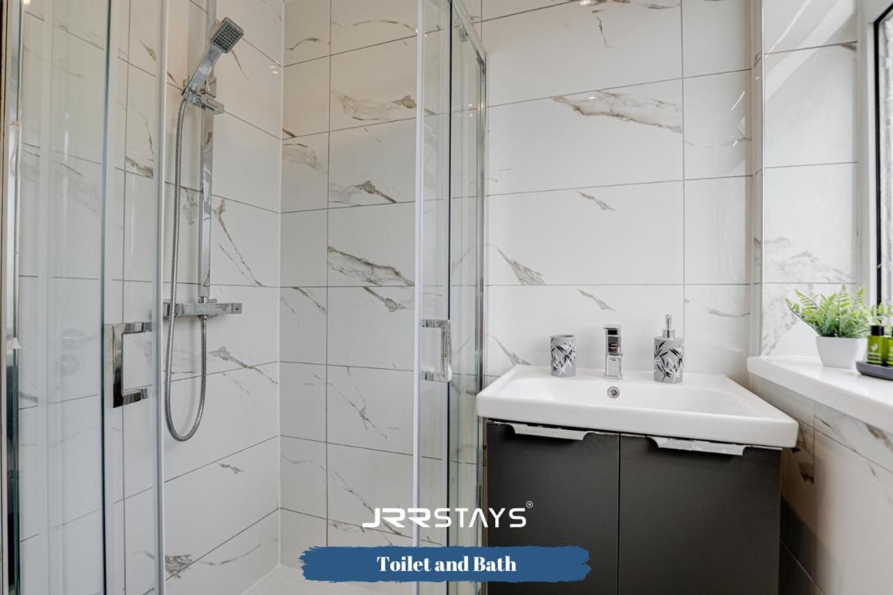 Wolverhampton - Amazing 3 Bedroom, Sleeps 6, Wi-Fi - Jrr Stays المظهر الخارجي الصورة