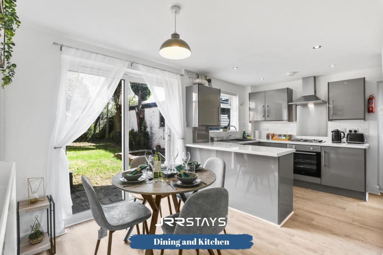 Wolverhampton - Amazing 3 Bedroom, Sleeps 6, Wi-Fi - Jrr Stays المظهر الخارجي الصورة