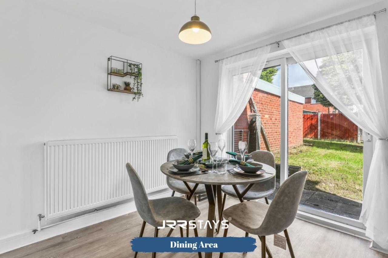 Wolverhampton - Amazing 3 Bedroom, Sleeps 6, Wi-Fi - Jrr Stays المظهر الخارجي الصورة