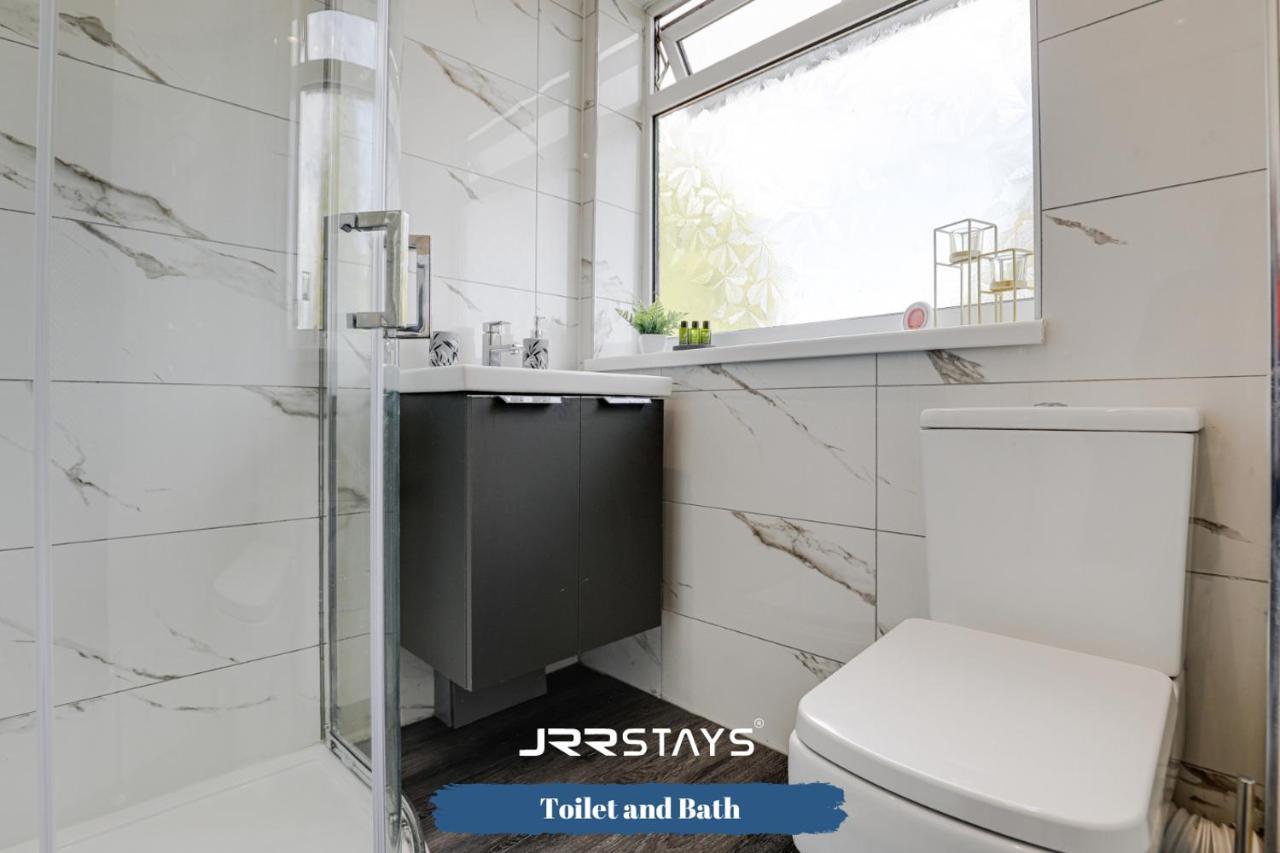 Wolverhampton - Amazing 3 Bedroom, Sleeps 6, Wi-Fi - Jrr Stays المظهر الخارجي الصورة